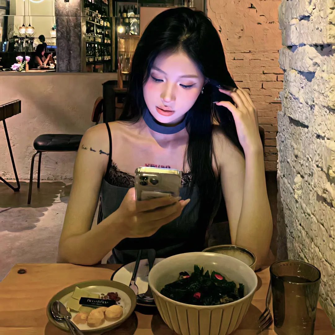 苟在深山，女儿把我吹成神